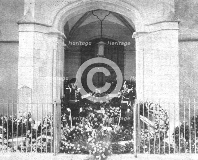 ' "La Guerre a L'Allemande"; A Geneve: exposition, sous le porche du temple de Plainpalais..., 1918. Creator: Unknown.