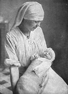 "La Guerre a L'Allemande"; Bien jeune victime: un nourrisson blesse au bras gauche 1918. Creator: Unknown