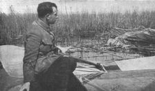 La guerre aerienne en Macedoine Grecque : un avion ennemi "Descendu" dans..., 1916. Creator: Unknown