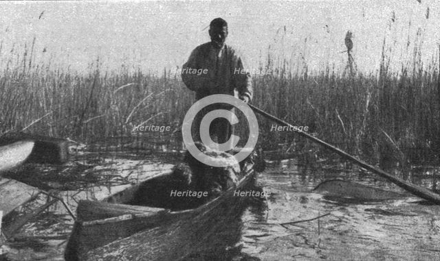 'La guerre aerienne en Macedoine Grecque : un avion ennemi "Descendu" dans le lac amatovo..., 1916. Creator: Unknown.