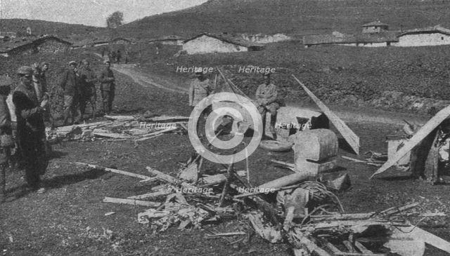 'La guerre aerienne en Macedoine Grecque : un avion ennemi "Descendu" dans le lac amatovo..., 1916. Creator: Unknown.