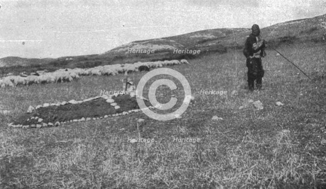 'La guerre aerienne en Macedoine Grecque : un avion ennemi "Descendu" dans le lac amatovo..., 1916. Creator: Unknown.
