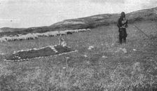La guerre aerienne en Macedoine Grecque : un avion ennemi "Descendu" dans le lac amatovo..., 1916. Creator: Unknown