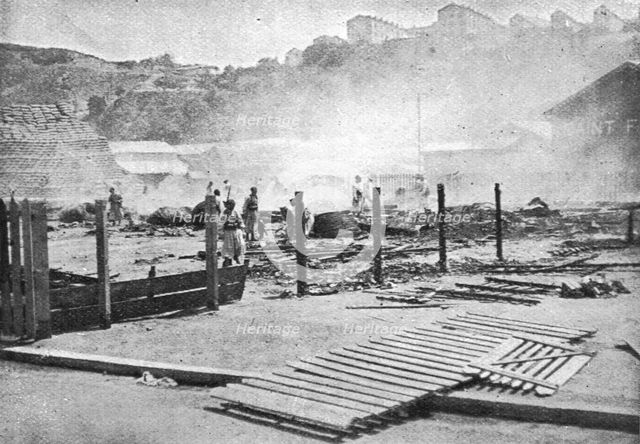 ''La Guerre de Course; Un hangar militaire detruit a Philippeville', 1914. Creator: Unknown.