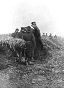 'La Guerre de Tranchees; Le "Roi-camarade"; Albert 1er Dans les tranchees d'Avecapelle 1915. Creator: Unknown