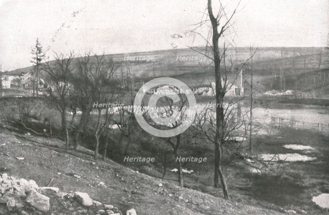 ''La Deuxieme Phase de la Bataille; L'etang et les ruines du village de Vaux', 1916 (1924) Creator: Unknown.