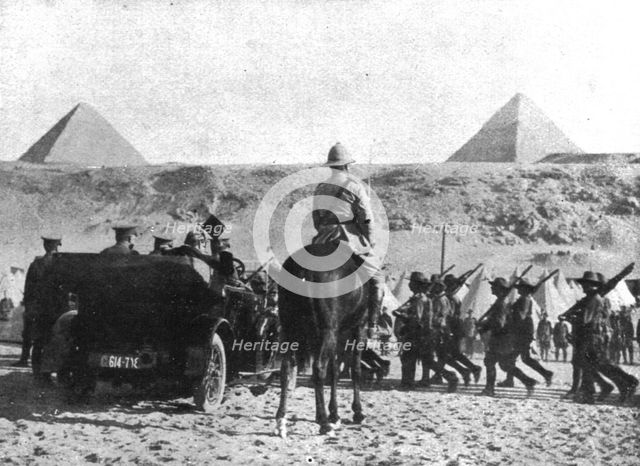 'La defense de l'Egypt; Les troupes australiennes, campees un pied des Pyramides..., 1915 (1924). Creator: Unknown.