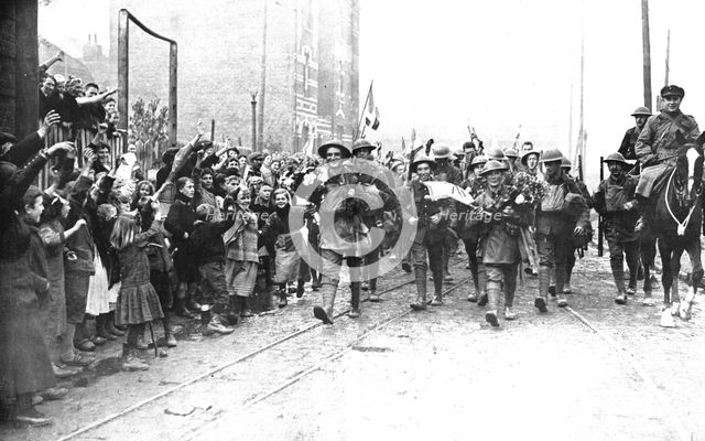 ''La delivrence de Lille; Avec douai, roubaix et tourcoing, Lille est liberee le 17 octobre 1918. Creator: Unknown.
