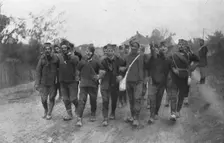 La Derniere campagne serbe; les jeunes recrues serbes, appelees au moment de..., 1915. Creator: R. Marianovitch