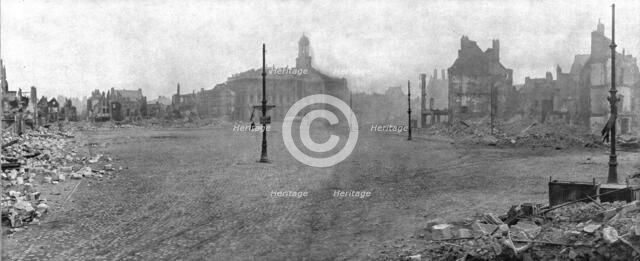 ''La Destruction de Cambrai; Dans Cambrai devaste et livre aux flammes; la place d'Armes..., 1918. Creator: Unknown.
