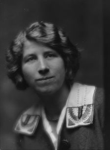 La Follette, Fola, Miss, portrait photograph, between 1911 and 1942. Creator: Arnold Genthe