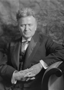 La Follette, Robert, Senator, portrait photograph, 1912 Apr. Creator: Arnold Genthe