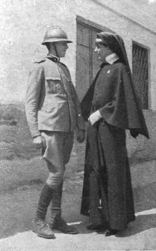 La famille du duc d'Aoste en France; La duchesse d'Aoste et son fils aine, le prince Amedee 1916. Creator: Unknown