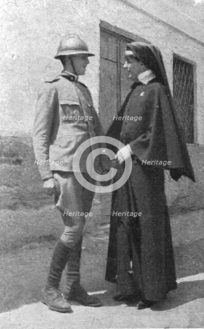 'La famille du duc d'Aoste en France; La duchesse d'Aoste et son fils aine, le prince Amedee', 1916. Creator: Unknown.