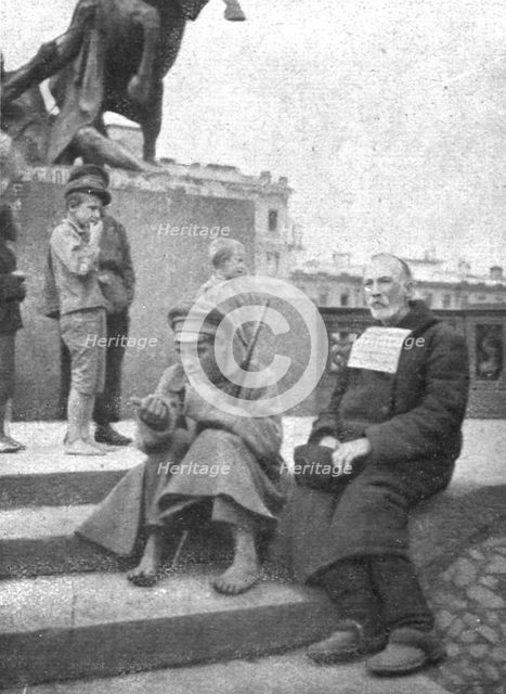''La Fin de Trois Empires; Dans la Russie des Soviets..., 1918. Creator: Unknown.