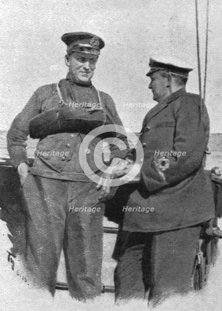 ''La flotte d'avant-garde; le dragage des mines. Le commandant du trawler et son skipper', 1916. Creator: Unknown.