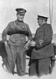'La flotte d'avant-garde; le dragage des mines. Le commandant du trawler et son skipper 1916. Creator: Unknown