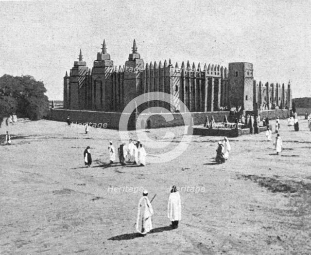 'La mosquee de Djenne reconstruite en 1907, d'apres les plans de l'ancienne; L'Ouest Africain',1914. Creator: Unknown.