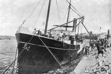 La Maroc au travail; au Maroc - le premier vapeur s'amarrant au nouveau quai de Rabat 1916. Creator: Espinasse