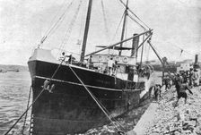 La Maroc au travail; au Maroc - le premier vapeur s'amarrant au nouveau quai de Rabat 1916. Creator: Espinasse