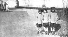 La Nouvelle Europe; L'exil des Habsbourg; dans uncoin du parc de Wartegg, les petits arch..., 1919. Creator: Willy Schneider