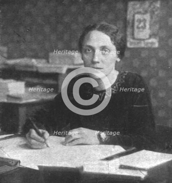 'La Nouvelle Europe; la constituante Allemande; Les femmes dans l'Assemblee..., 1919. Creator: Unknown.