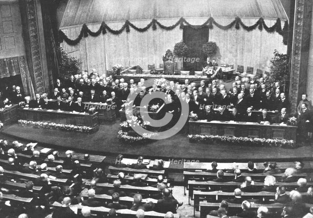 'La Nouvelle Europe; la constituante Allemande; Premiere séance solennelle de l'Assemblee..., 1919. Creator: Unknown.