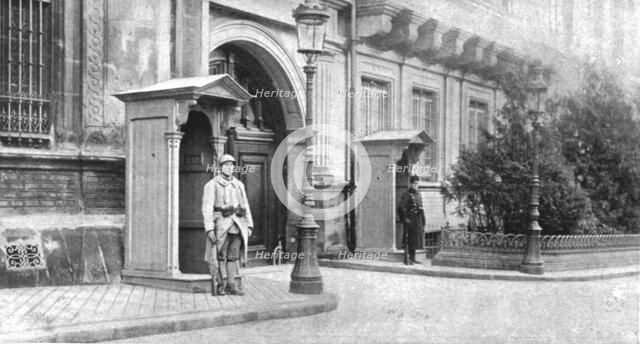 'La Nouvelle Europe; la crise de gouvernement de Luxembourg; pendant les troubles..., 1919. Creator: Unknown.