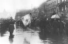 La Nouvelle Europe; la guerre civile a Berlin; aux obseques solennelles des morts spart..., 1918. Creator: Unknown