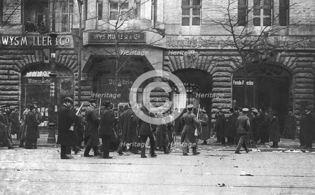 'La Nouvelle Europe; la guerre civile a Berlin; dans l'apres-midi du 5 janvier, les sparta..., 1919. Creator: Unknown.