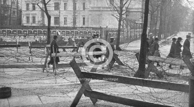 'La Nouvelle Europe; la guerre civile a Berlin; du 5 au 11 janvier 1919 a Berlin; reseau..., 1919. Creator: Unknown.