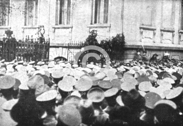 'La Nouvelle Europe;la guerre civile a Berlin; Ebert prononce une allocutiondevant une..., 1918. Creator: Unknown.