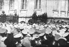 La Nouvelle Europe;la guerre civile a Berlin; Ebert prononce une allocutiondevant une..., 1918. Creator: Unknown
