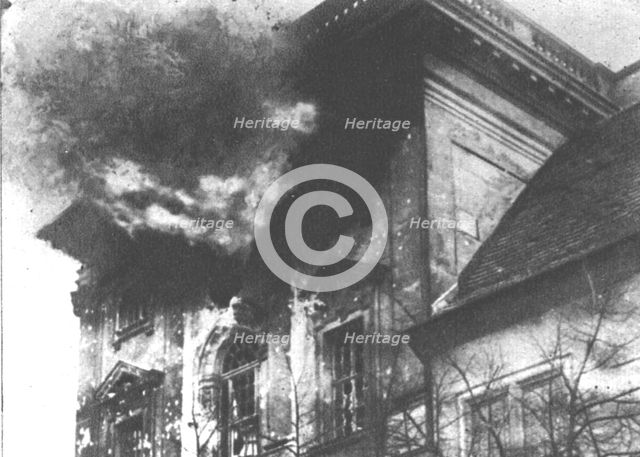'La Nouvelle Europe; la guerre civile a Berlin; Eclatement d'un obus au deuxieme etage..., 1918. Creator: Unknown.