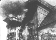 La Nouvelle Europe; la guerre civile a Berlin; Eclatement d'un obus au deuxieme etage..., 1918. Creator: Unknown