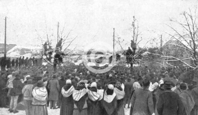 'La Nouvelle Europe; La propagande en Hongrie; la parole communiste prechee en plein air...,1919. Creator: Unknown.