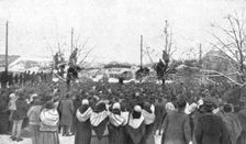 La Nouvelle Europe; La propagande en Hongrie; la parole communiste prechee en plein air...,1919. Creator: Unknown