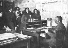 La Nouvelle Europe; Le regime communiste a Budapest; distribution des cartes de vivres..., 1919. Creator: Unknown
