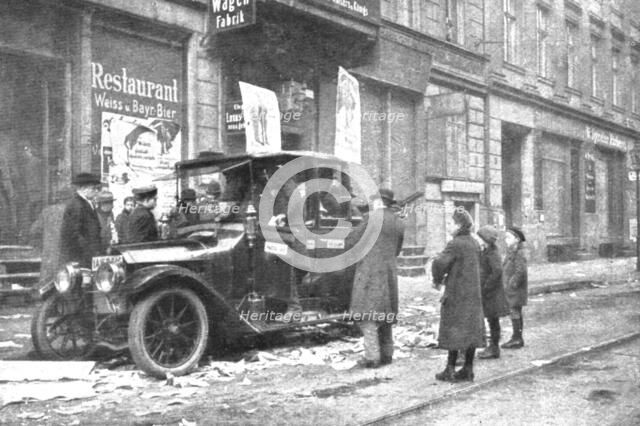'La Nouvelle Europe; les elections Allemandes; auto-taxi de propagande social-democrate..., 1919. Creator: Unknown.
