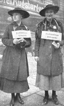 La Nouvelle Europe; les elections Allemandes; deux jeunes distributrices de bulletins..., 1919. Creator: Unknown