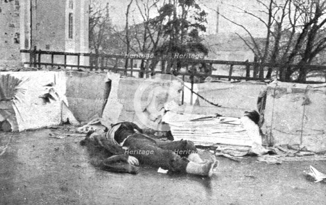 'La Nouvelle Europe; Ukraine et Finlande; la lutte a Tammersfors: une barricade..., 1918. Creator: Unknown.