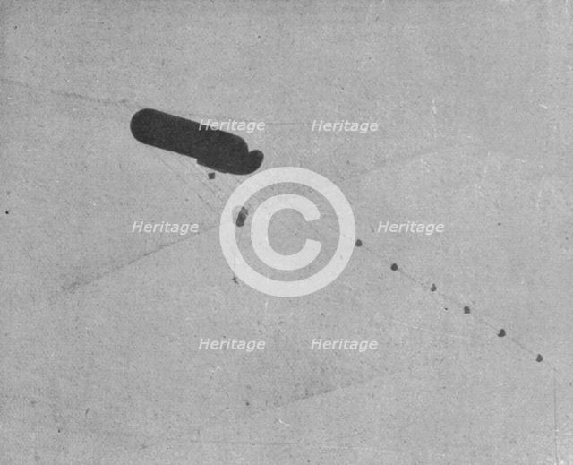 'La "Saucisse"; Le parachute commence a se deployer', 1916. Creator: Unknown.