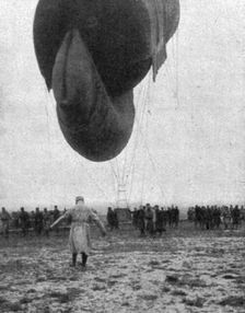 La "Saucisse"; Saucisse vue par l'arriere 1916. Creator: Unknown