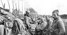 La seconde bataille d'Ypres; Nos zouaves, le 24 avril 1915, a Boesinghe 1915 Creator: Unknown