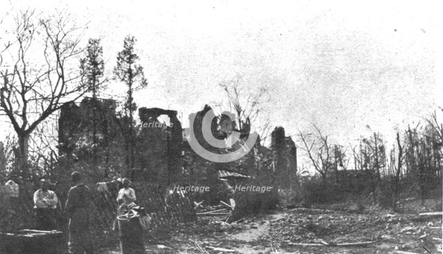''La seconde bataille d'Ypres; Le chateau de Langemarck', 1915. Creator: Unknown.