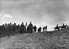 'La Serbie Courageuse; Traversant le col de Goutchevo, l'armee serbe monte a l'offensive 1914 Creator: Unknown