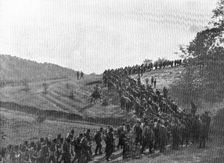 La Serbie Courageuse; Traversant le col de Goutchevo, l'armee serbe monte a l'offensive 1914 Creator: Unknown