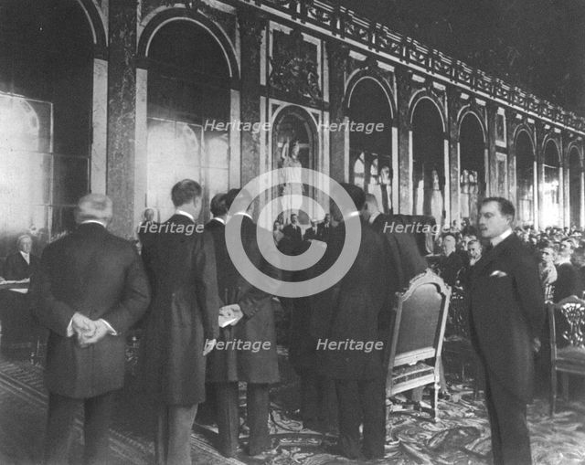 'La signature du traite de paix a Versailles; Le premier plenipotentiaire allemand, M..., 1919. Creator: Unknown.