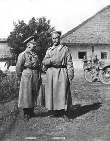 La Supreme Offensive Russe; Le general Broussilof generalissime Russe; A sa droite, Le..., 1917. Creator: Unknown