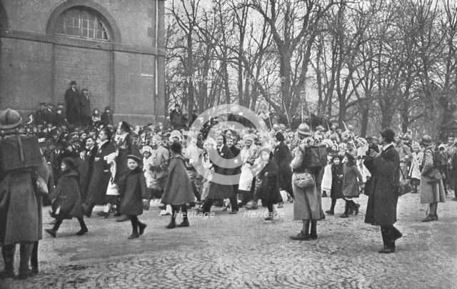 'La patrie retrouvee; A Dieuze le 17 novembre 1918: arrivee des premiers soldats francais..., 1918. Creator: Unknown.